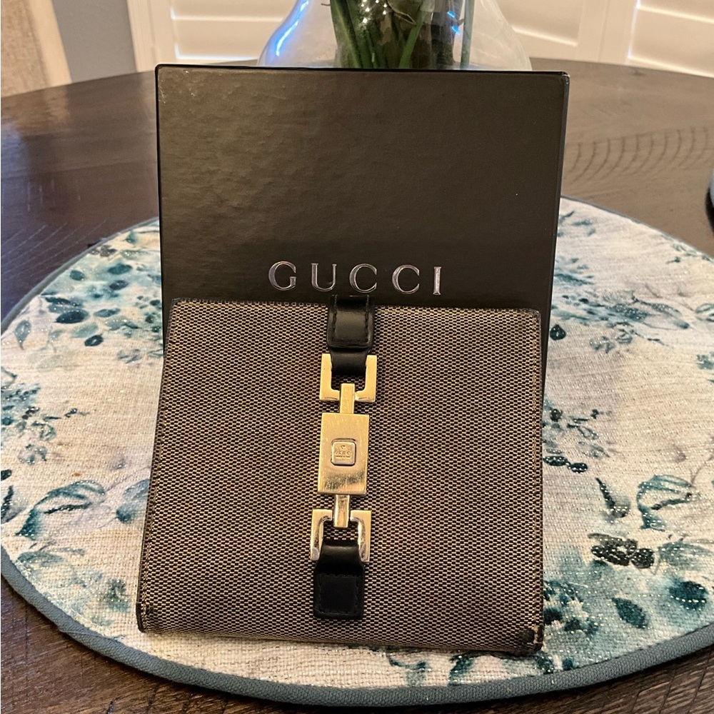 Gucci Men’s Bifold Wallet with Gold Hardware with Box!